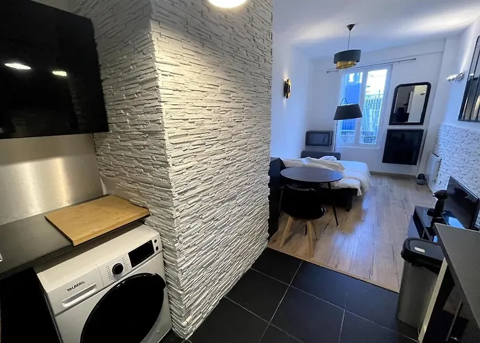 Bercy Station, Near Arena *